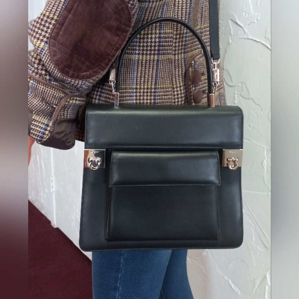 Salvatore Ferragamo, The Nero, Vintage Italian Leather Shoulder Bag - Picture 15 of 16